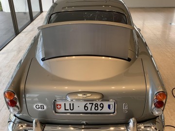  Sprzedana replika Aston Martina Jamesa Bonda